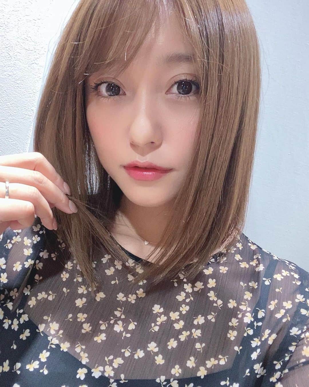 堤ゆきみのインスタグラム：「U-REALMottoにて髪質改善トリートメントしてもらいました❤︎最近はカラー+トリートメントを繰り返してたけどトリートメントだけでサロンに行ったのは久しぶり😭 見た目以上に髪にダメージがあるので、ちゃんと通わないとなぁ。 川田さんありがとうございました！」