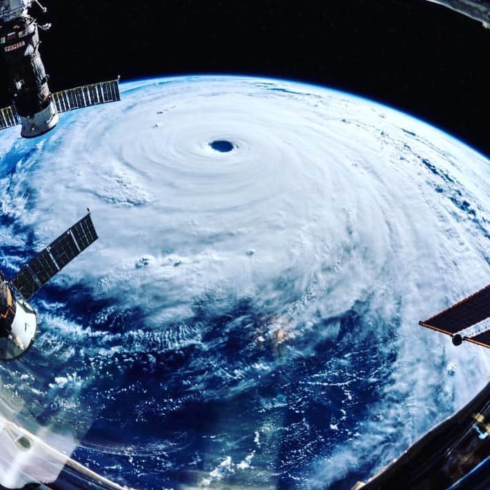 和央ようかさんのインスタグラム写真 - (和央ようかInstagram)「Super Typhoon Hagibis 💨 I just wanted to wish everyone in Japan well as you face this current weather disaster. Stay safe🙏🙏🇯🇵🥺 台風19号が過去最大規模の台風らしいですね。皆様がどうか無事で過ぎていきますように🙏 安全を確保なさって下さいね🙏🇯🇵 #台風19号 #hagibis」10月12日 9時08分 - yokawao0215