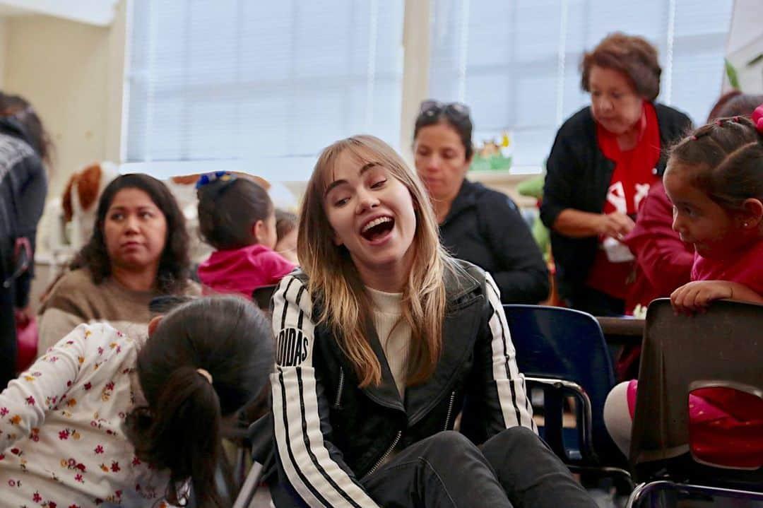 スキ・ウォーターハウスさんのインスタグラム写真 - (スキ・ウォーターハウスInstagram)「Today is International day of the GIRL👑 Yesterday I was lucky enough to spend the day with Save the Children during school and home visit programs. I was in awe of the incredible female educators helping to create opportunities for girls here in California and particularly how they involve parents, teachers and caregivers to ensure every child is given the education they deserve. Follow @savethechildren to learn more about the importance of supporting girls worldwide. ⭐️ 📷photo by @wesbruer」10月12日 9時35分 - sukiwaterhouse