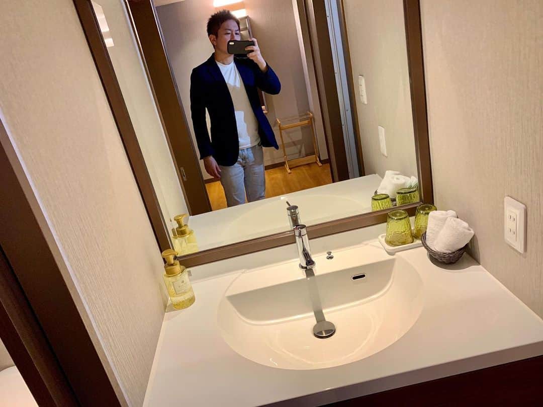 わっきーさんのインスタグラム写真 - (わっきーInstagram)「鬼怒川温泉ホテルをわっきーTVで動画レポしてきました。 2年前に一部リニューアルされた部屋があり、今回はそちらに泊まりました。 カジュアルな雰囲気で、外は鬼怒川が流れています。 お風呂は2パターンあり、木造りと石造り。 昭和の佇まいも感じつつ、心も体も落ち着けた有意義な時間でした。  #鬼怒川温泉ホテル  #鬼怒川  #鬼怒川温泉  #温泉  #温泉旅行  #露天風呂 #栃木  #栃木観光  #栃木グルメ  #youtube #youtuber #わっきーtv #わっきー #食レポ #飯テロ #飯テログラム #飯テロ動画」10月12日 9時50分 - makoto_ishiwaki