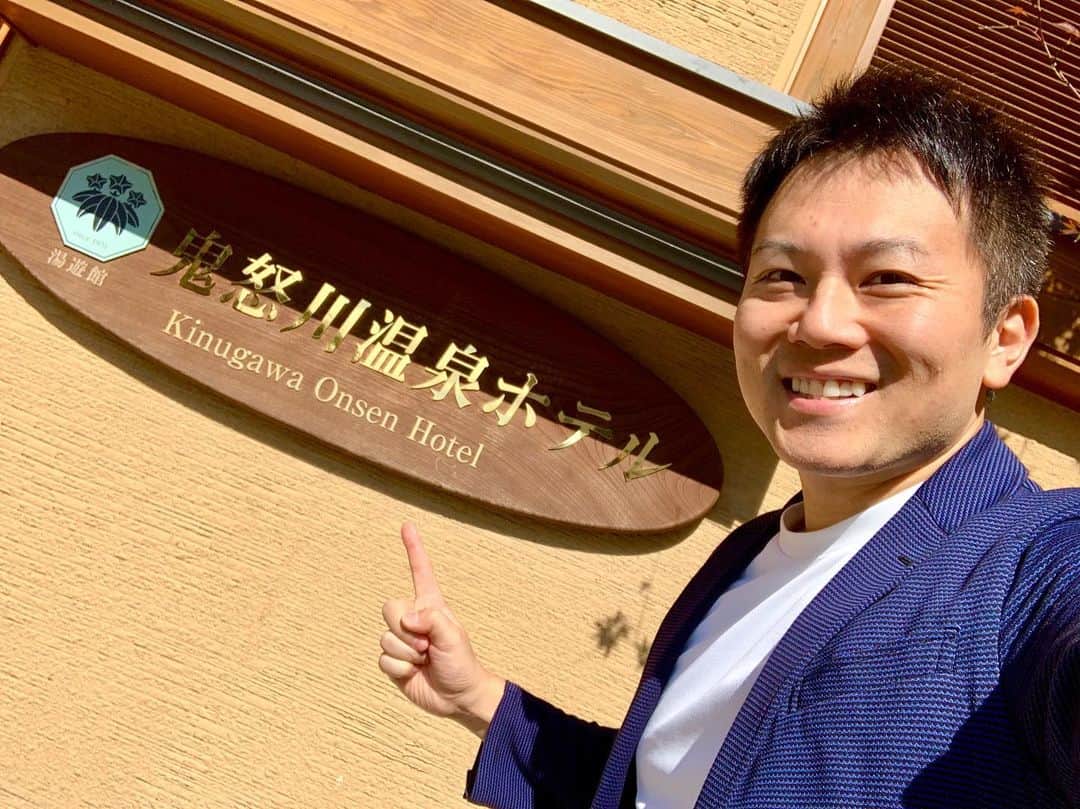 わっきーのインスタグラム：「鬼怒川温泉ホテルをわっきーTVで動画レポしてきました。 2年前に一部リニューアルされた部屋があり、今回はそちらに泊まりました。 カジュアルな雰囲気で、外は鬼怒川が流れています。 お風呂は2パターンあり、木造りと石造り。 昭和の佇まいも感じつつ、心も体も落ち着けた有意義な時間でした。  #鬼怒川温泉ホテル  #鬼怒川  #鬼怒川温泉  #温泉  #温泉旅行  #露天風呂 #栃木  #栃木観光  #栃木グルメ  #youtube #youtuber #わっきーtv #わっきー #食レポ #飯テロ #飯テログラム #飯テロ動画」