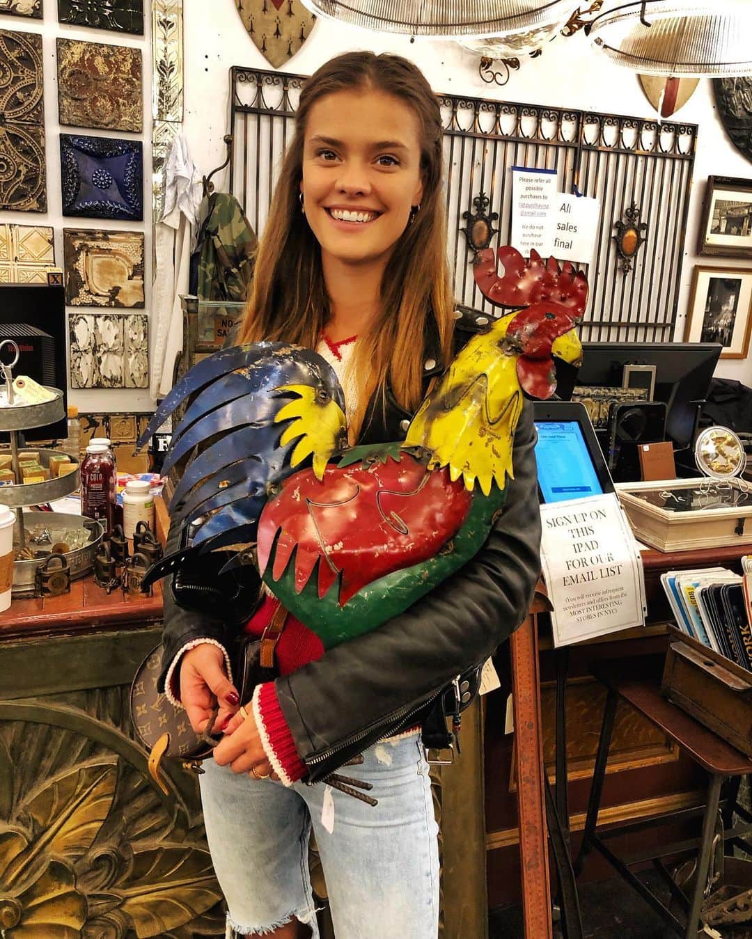 ニーナ・アグダルのインスタグラム：「Went out for a coffee, came home with a cock」