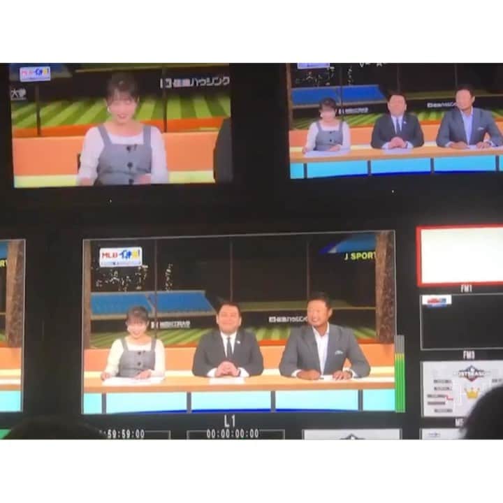 のインスタグラム：「#おはよーちゃん 昨夜の #JSPORTS #MLBイッキ見！ ご覧下さった皆様ありがとうございました😊💕 今週はディビジョンシリーズをイッキ見！ 再放送も是非ご覧くださいね✨ ⁑ ほんで阪神勝ってよかったあああ😭😭😭 昨日控え室でずっと阪神戦見てた🐯 奇跡の4連勝するで！！！ ⁑ ⁑ ⚠️⚠️⚠️お知らせ⚠️⚠️⚠️ 10月12日(土)・13日(日)の東京競馬中止に伴い、 グリーンチャンネルでは編成が変更となっています。 「VANで勝ち馬さがしてみませんか」は、 今日12日(土)放送中止、 明日13日(日)17時から通常通り生放送です。 その他、詳細につきましてグリーンチャンネルHPをご確認下さい。(ストーリーにもあげてます) ⁑ ⁑ @jsports_yakyu  @jsports_official  #MLB #メジャーリーグ  #野球 #野球好き  #AKI猪瀬 さん  #マック鈴木 さん #majorleague  #majorleaguebaseball  #衣装 #コーデ #服 #ootd #coordinate  #まりなる #津田麻莉奈」