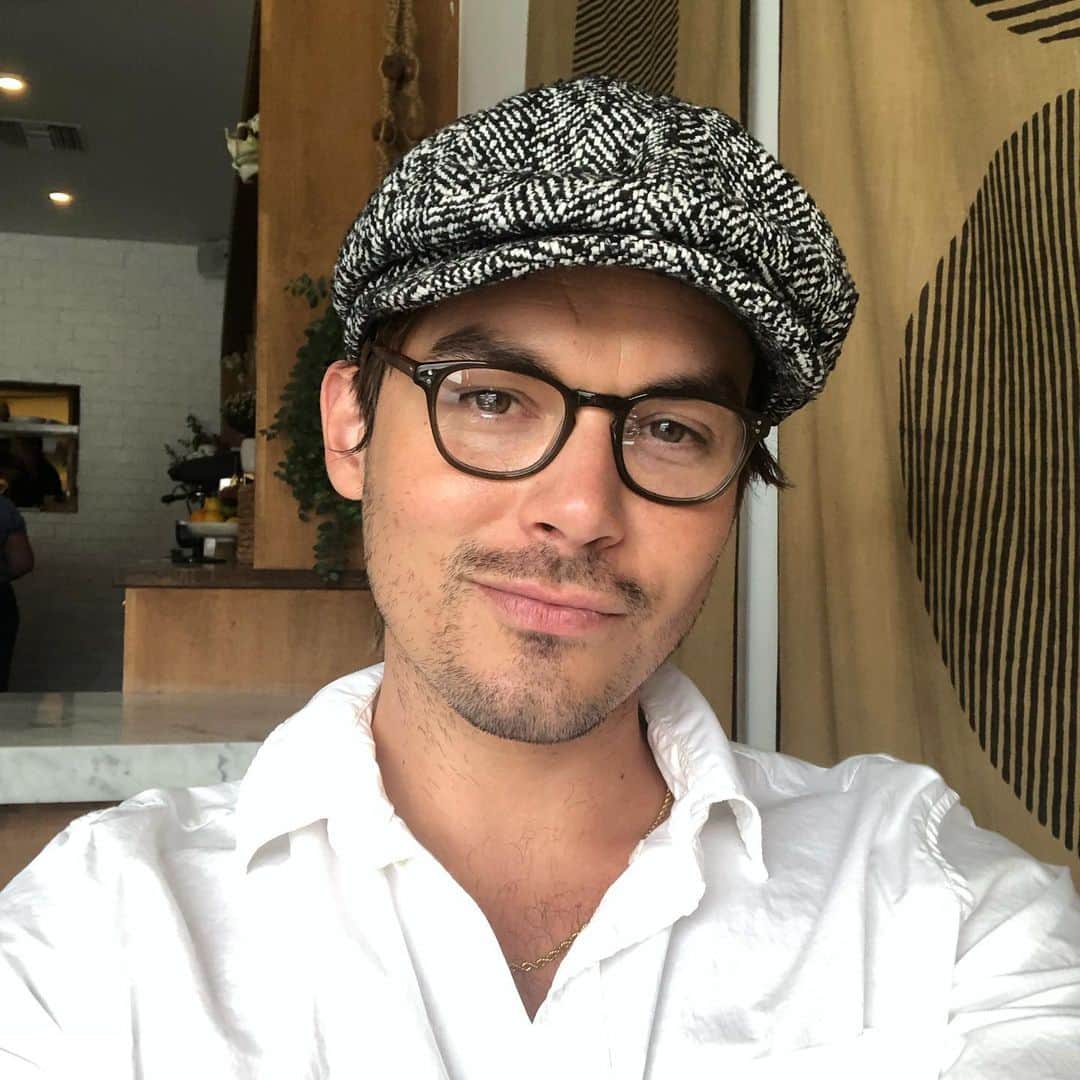 タイラー・ブラックバーンのインスタグラム：「Happy #nationalcomingoutday ! It can be a long road to self-acceptance. There’s no right way to do it. Take it step by step and know that you are loved!」