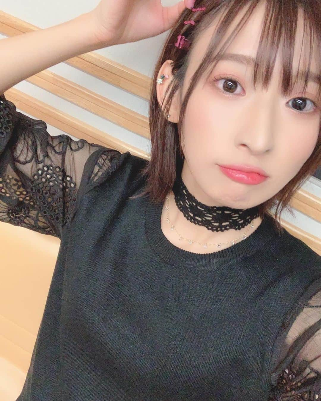 井坂仁美さんのインスタグラム写真 - (井坂仁美Instagram)「♡ この日、新しいアイシャドウ使ったら、結構好みだったのでアイライン引かなかった時のレア写真( •ω•ฅ） ◌ この種類 オレンジとピンク両方買ったん♪#crystalheartlockshadow ◌ #コスメ　#アイシャドウ　 #井坂仁美 #hitomiisaka #仮面ライダーGIRLS #kamenridergirls #KRGS #kamenrider #仮面ライダー」10月12日 1時21分 - hitomi_ankh