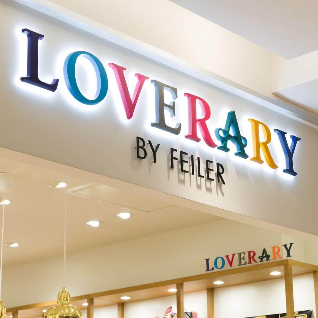 フェイラー（FEILER）さんのインスタグラム写真 - (フェイラー（FEILER）Instagram)「【LOVERARY BY FEILER 東京駅グランスタ店、ルミネエスト新宿店、横浜ジョイナス店、松坂屋名古屋店】 台風19号の接近により、明日10/12(土)は誠に勝手ながら休業とさせていただきます。  10/13(日)は下記の時間で開店を予定しておりますが、台風の影響による交通機関の状況により開店時間が変更になる場合がございます。 . ▪️東京駅グランスタ店 ‪14時開店 ▪️ルミネエスト新宿店 ‪14時開店 ▪️横浜ジョイナス店 ‪15時開店 ▪️松坂屋名古屋店 10時開店‬  ご不便をおかけいたしますが、ご了承くださいますようお願い申し上げます。. . #ラブラリーバイフェイラー #営業時間変更 #台風19号 #東京駅グランスタ #ルミネエスト新宿 #横浜ジョイナス #松坂屋名古屋 #フェイラーのギフトコンセプトショップ」10月12日 1時22分 - feiler_jp