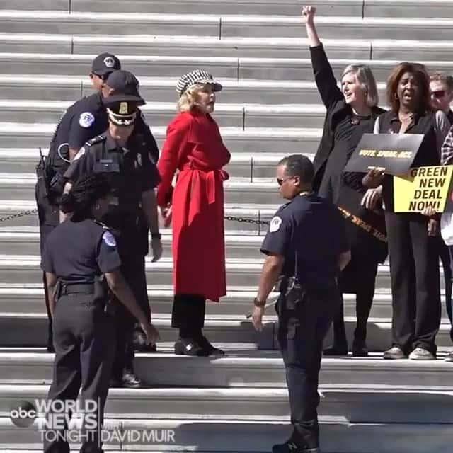 カーラ・デルヴィーニュのインスタグラム：「Repost @abcworldnewstonight • FONDA ARRESTED: New video shows actress Jane Fonda being arrested on the steps of the U.S. Capitol in an act of civil disobedience during a climate change protest, with the 81-year-old demanding urgent action on a Green New Deal and fellow protesters cheering as she was led away. @firedrillfriday @janefonda」
