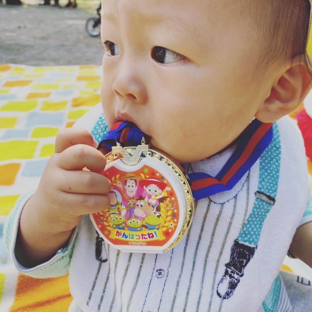 村主章枝さんのインスタグラム写真 - (村主章枝Instagram)「運動会でハイハイ競走をしました😊 Kosei did crawl race #nephew  #crawlraces」10月12日 5時25分 - fumie.suguri