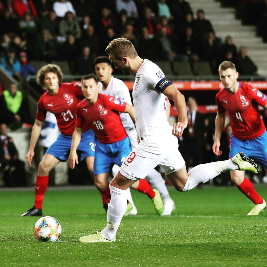 プレミアリーグさんのインスタグラム写真 - (プレミアリーグInstagram)「Harry Kane scores from the spot but England lose their #EURO2020 qualifier 2-1 in the Czech Republic」10月12日 5時45分 - premierleague