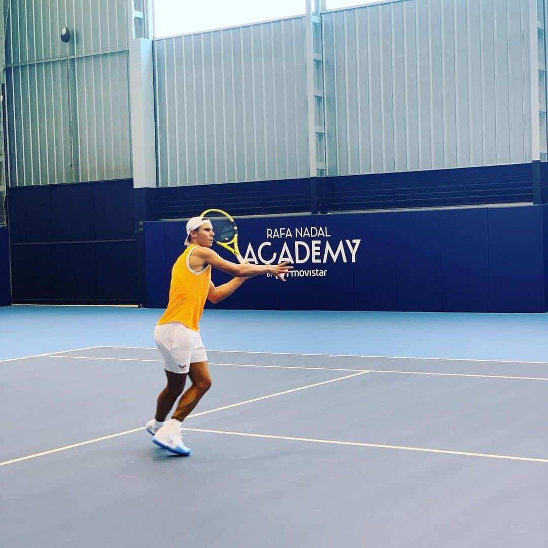 ラファエル・ナダルさんのインスタグラム写真 - (ラファエル・ナダルInstagram)「Earlier today... esta mañana 😉💪🏻👈🎾」10月12日 6時11分 - rafaelnadal