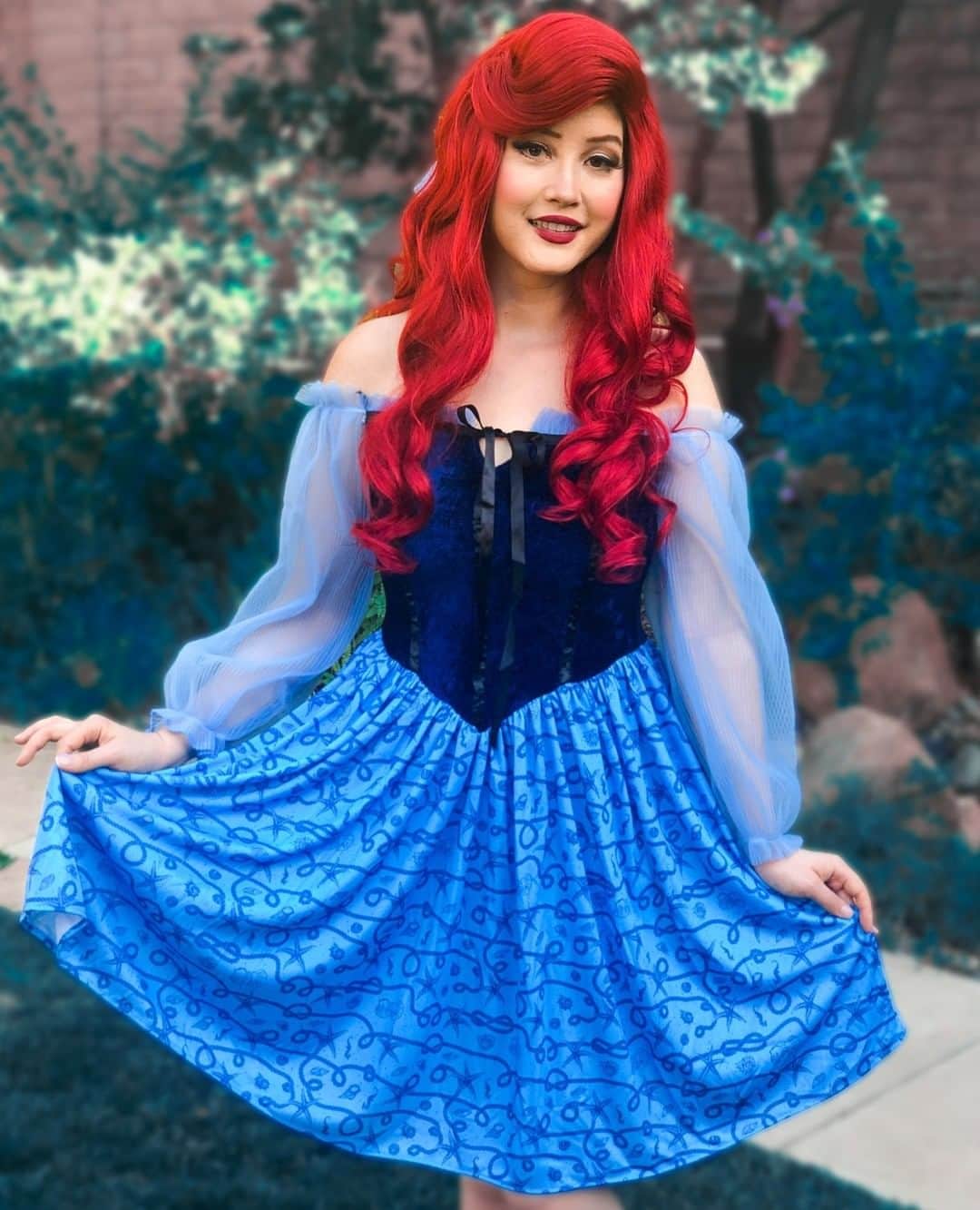 のインスタグラム：「Time to make some waves 🌊⁠ 🐠🧜🏻‍♀️🦀@disneytwincess⁠ ⁠ ⁠ ⁠ ⁠ ⁠ ⁠ ⁠ #2019costumecollection #princesscostumes #adultprincess #adultprincesscostumes #playfulprincesses #fairytalesandfantasy #friyay #princessvibes #fantasyfriday #fridayfeels #peasantmermaid #dress #velvet bodice #pleatedpeasantsleeve #hairbow #disneybound #disneybounding ⁠#casualcostumes #mermaid  #bounding #mermaidbounding #worksafecostume #peasantprincess #cosplay #peasantprincesses #disneytwincess #disneycosplay ⁠#Ariel #arielcostume⁠」