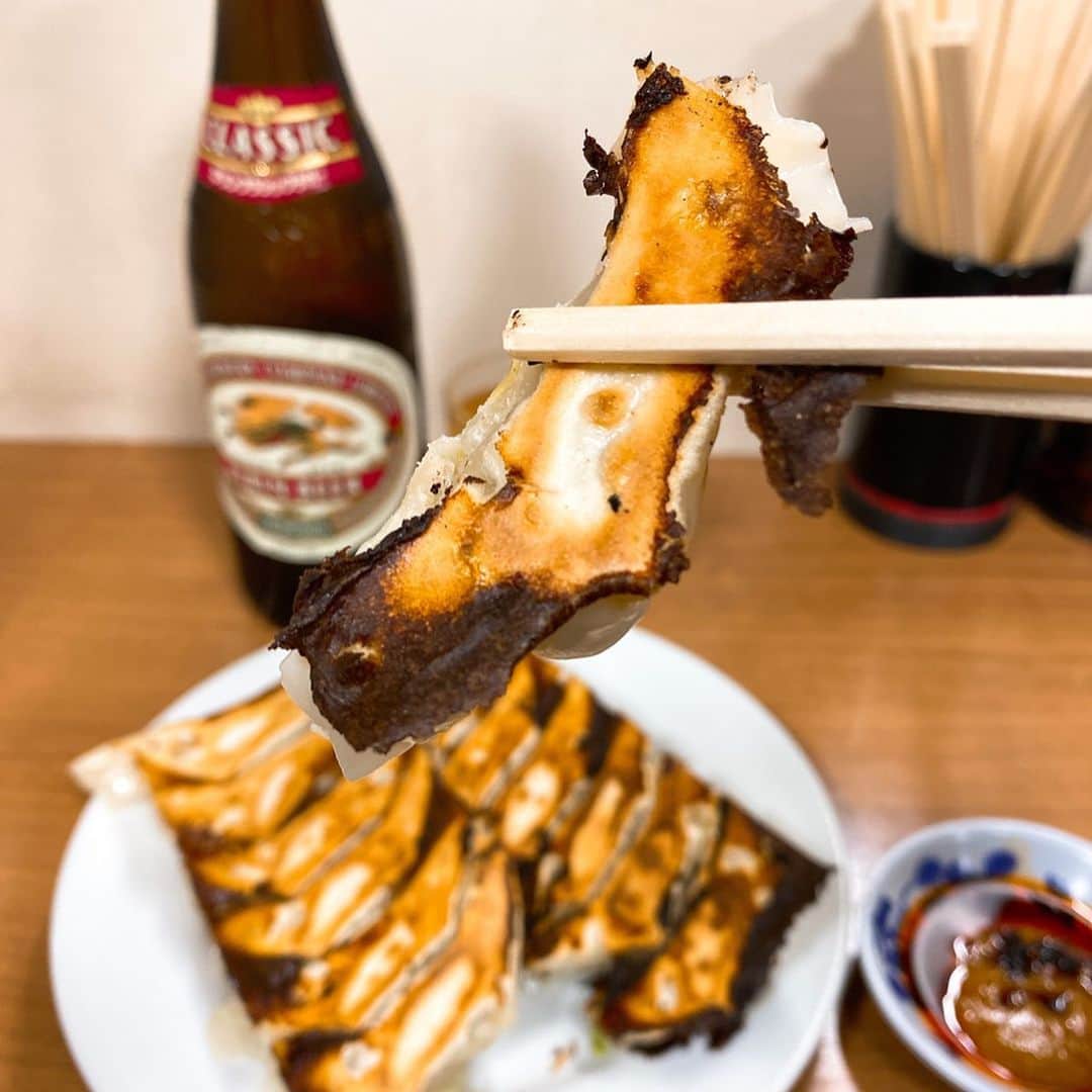 山岸久朗さんのインスタグラム写真 - (山岸久朗Instagram)「離婚調停の待ち時間に依頼者が、「先生のインスタ発見しました。皆が『秘書になりた〜い♡』ってコメントしてるけど、私は先生が普段怖いのを知ってるから、絶対つとまれへんわ！って思いました！🤣」って言われてワロタ🤣 #仕事は真剣なんです #ぎょうざ　#大学　#ぎょうざ大学　#ぎょうざ屋 #ぎょうざや #ぎょうざ女子 #ぎょうざ専門店 #ぎょうざパーティー #秘書募集 #笑笑#山岸久朗 #山岸弁護士 #山岸弁護士が飯テロ中」10月12日 7時44分 - yamaben