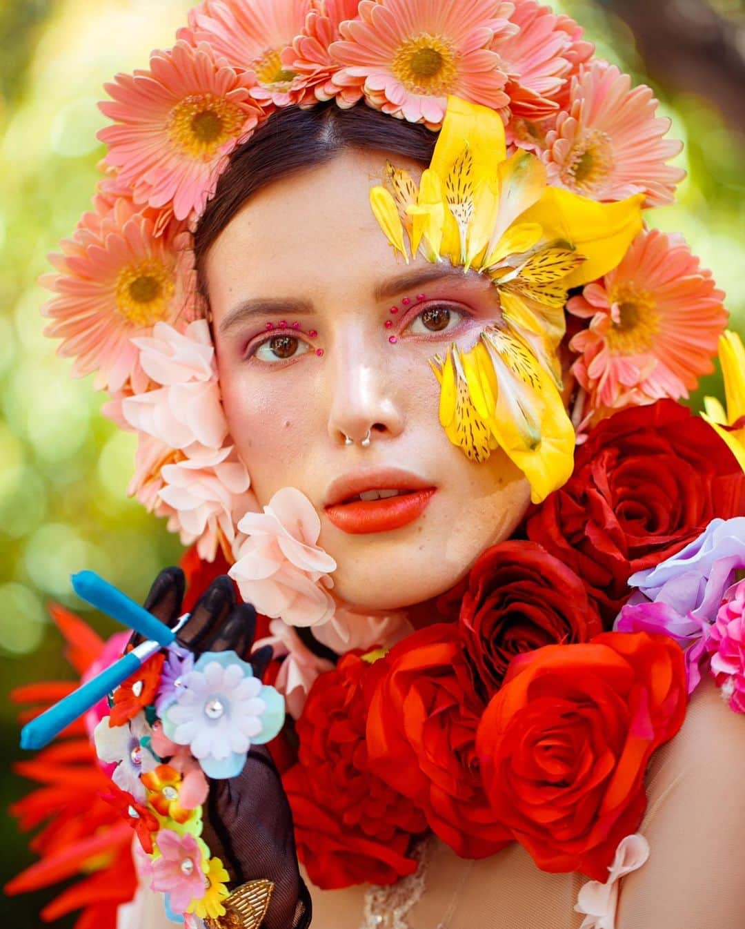 ベラ・ゾーンさんのインスタグラム写真 - (ベラ・ゾーンInstagram)「@forbiddenxflowers My weed is live in stores couldn’t be more excited to smoke Beautiful flower❤️ thank u life for this opportunity❤️」10月12日 8時03分 - bellathorne