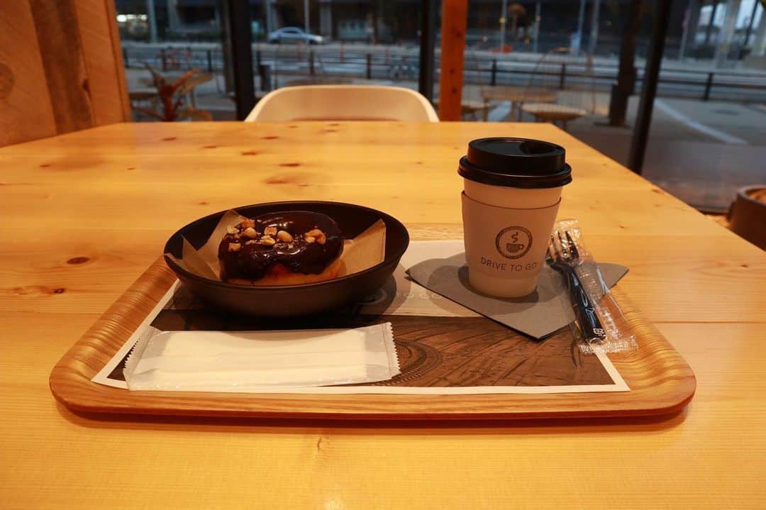 石井輝明さんのインスタグラム写真 - (石井輝明Instagram)「愛知、名古屋。 台風の影響で今日は仕事お休み。 だらだらしてしまった。  #drivetogo #cafe #coffee #カフェ #愛知カフェ #名古屋カフェ #カフェ芸人 #明日も今のところ半分は休み #夕方からは仕事っぽい #まだまだ気をつけて過ごしましょう」10月12日 18時29分 - comandanteishii