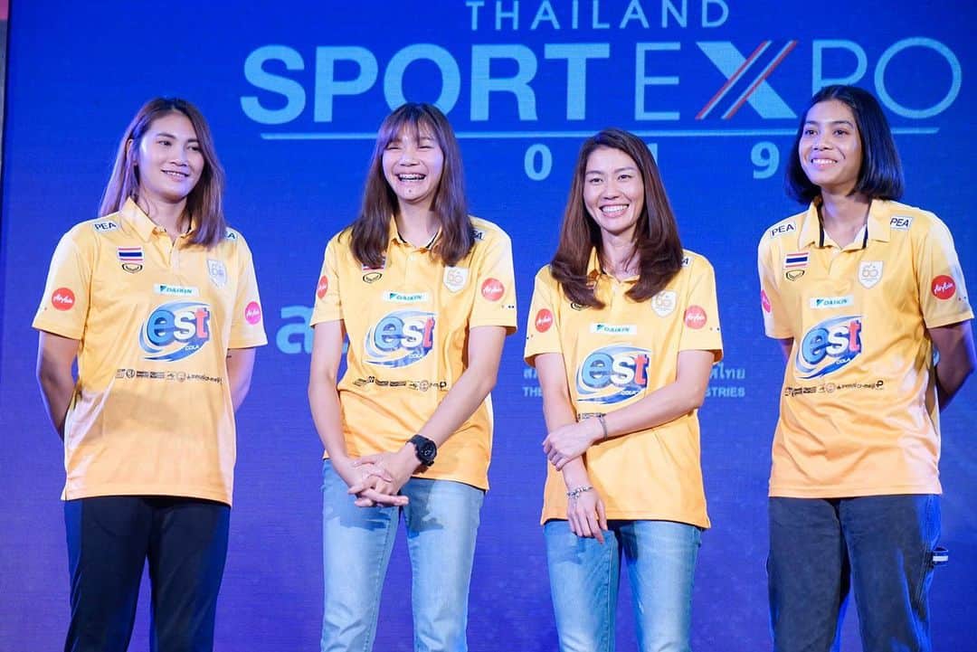 ヌットサラ・トムコムさんのインスタグラム写真 - (ヌットサラ・トムコムInstagram)「วันนี้สนุกมากค่ะ ขอบคุณ ThaiBev ที่เชิญพวกเรามาร่วมงาน Sport Expo ปีนี้ด้วยค่ะ 🏐🤟🏻 #SportExpo2019 #ThaiBev」10月12日 18時44分 - nootsara13