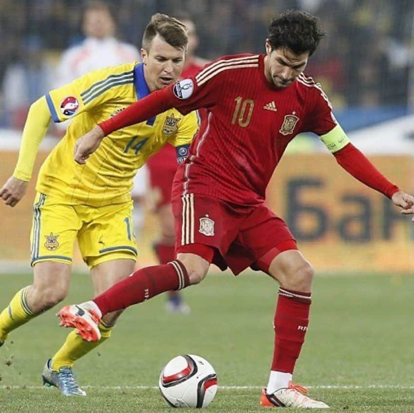 セスク・ファブレガスさんのインスタグラム写真 - (セスク・ファブレガスInstagram)「Esta foto es de hoy hace 4 años cuando cumplí mi partido número 100 con la Selección. Que recuerdos más increíbles! 🙏🏻⚽️ #comopasaeltiempo  This picture is from today 4 years ago making my 100th appearance for Spain and becoming the youngest ever player to achieve it. What a great memory! 🙏🏻⚽️ #howtimeflies」10月12日 19時05分 - cescf4bregas