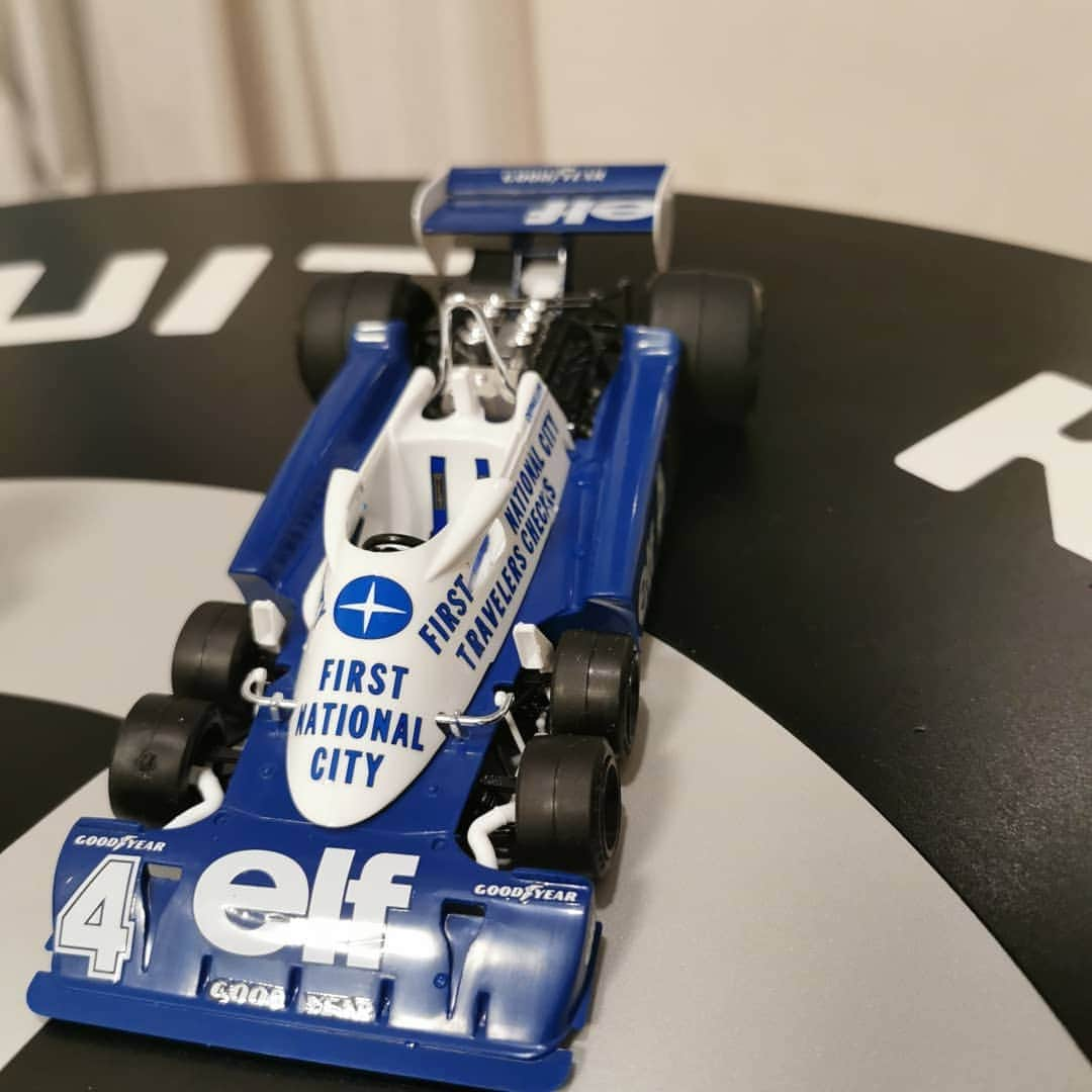 ロマン・グロージャンさんのインスタグラム写真 - (ロマン・グロージャンInstagram)「No on track @f1 today but... Had it all covered! Great fun building this incredible Tyrrell 6 wheeler from 1977 🏁💯❤️ #r8g #dayoff #F1」10月12日 19時02分 - grosjeanromain