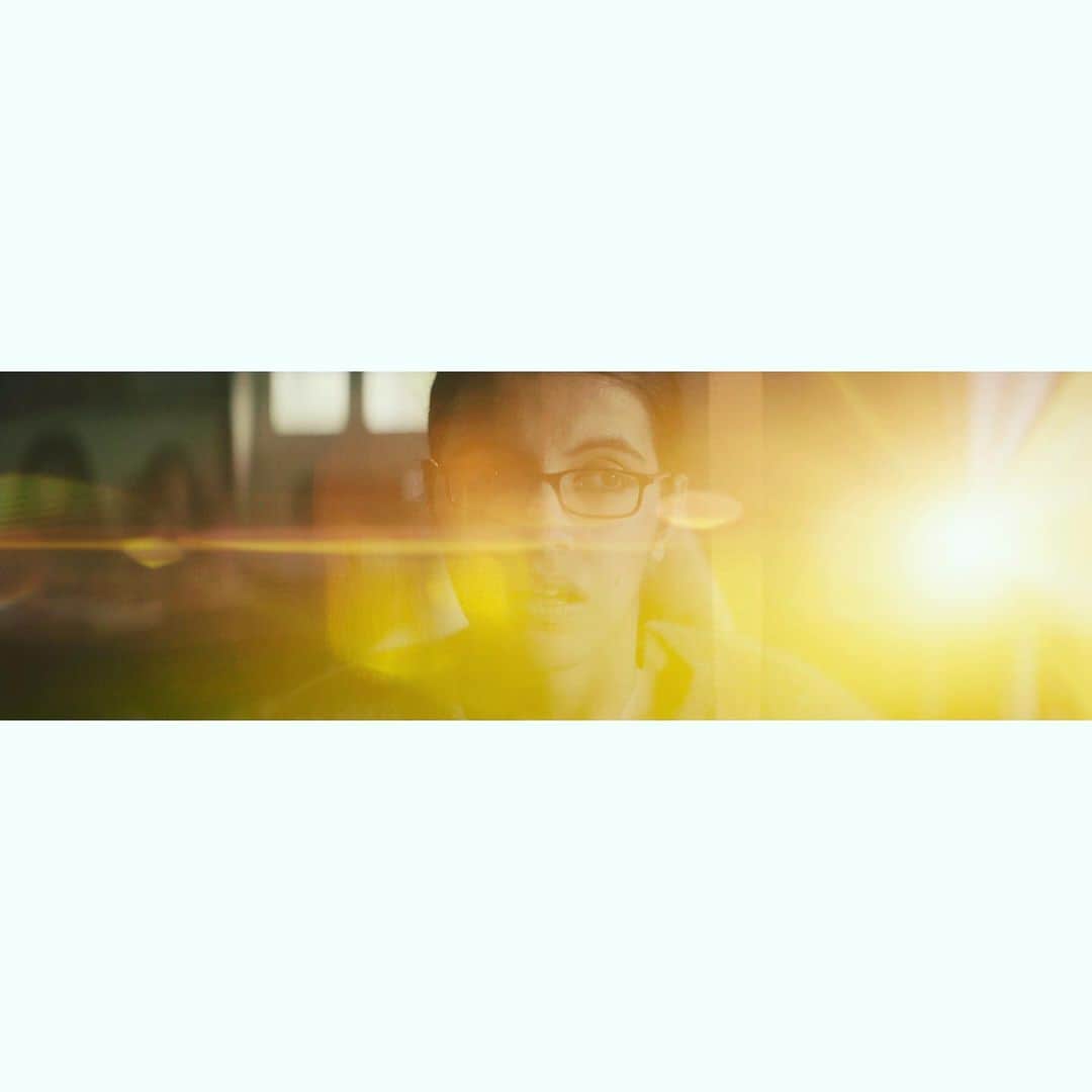 リード・モラノのインスタグラム：「this is one of my biggest, if not my biggest idol whom I am also lucky enough to call a friend, in a frame from a film I shot & directed about her.  Nujeen Mustafa is a Kurdish Syrian refugee & activist with cerebral palsy.  She was raised in Kobane, Syria, and became known after traveling 3,500 miles by wheelchair, fleeing conflict in the Syrian Civil War, before arriving and resettling in Germany.  She is only 20 years old.  Did I mention she’s going to be an astronaut? Oh yes, she is.  #dayofthegirl #internationaldayofthegirl #framegrab #anamorphic #femalefilmmakerfriday @arri_rental @pulsefilms  #directordp  #letgirlsdream #natgeo #nujeenmustafa @nasa」