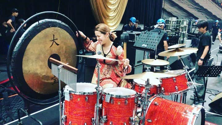 岡田真帆のインスタグラム：「岡田真帆 ドラ、デビュー。  #ludwig #drum  #大阪城ホール」