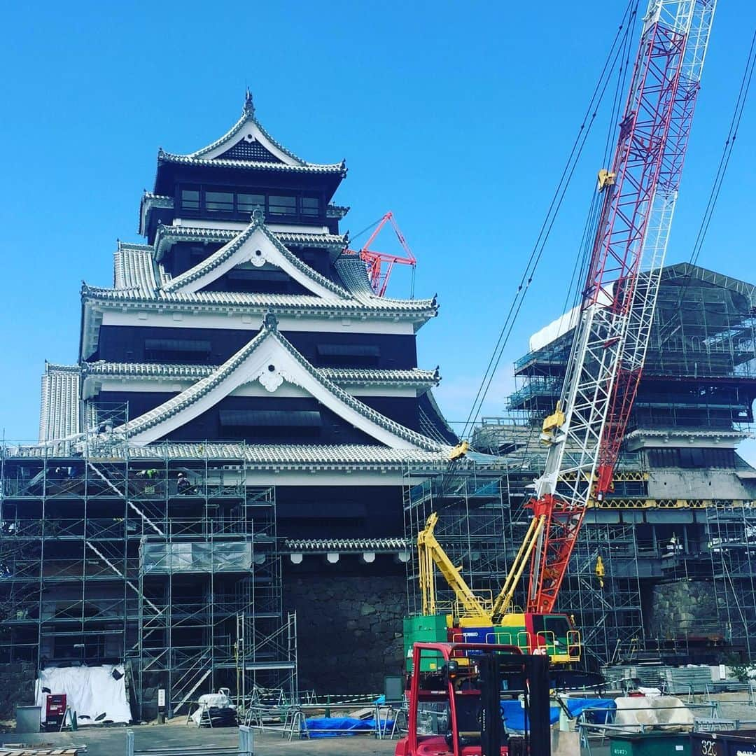 Man With A Missionさんのインスタグラム写真 - (Man With A MissionInstagram)「Kumamoto Castle. Still fixing it. Keep up and hang on Kumamoto!  熊本城。 マダ修復中デスナ。 頑張レ熊本！  #kumamoto #kumamotocastle」10月12日 12時14分 - mwamofficial