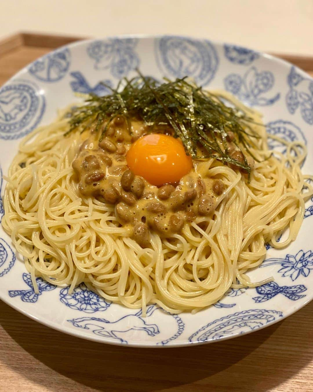 秋山具義さんのインスタグラム写真 - (秋山具義Instagram)「ランチパで、納豆スパゲッティ作った。﻿ 麺つゆとカルピスバターとちょいマヨと昆布茶で味付け。﻿ めちゃ旨〜！﻿ ﻿ #納豆パスタ #納豆スパゲッティ #グギメシ」10月12日 12時07分 - gugitter