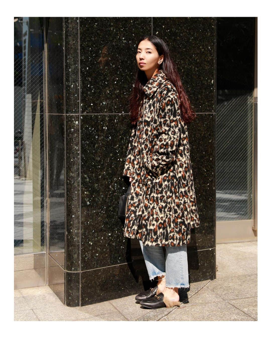 マウジーさんのインスタグラム写真 - (マウジーInstagram)「1 MODEL 3 LOOKS ㅤㅤㅤㅤㅤㅤㅤㅤㅤㅤㅤㅤㅤ Life stylist Yukari Ota @otayukari 2004年よりスタイリストとして活動をスタートする。 2011年には「ORGANIC TABLE BY LAPAZ」(@organic_table_by_lapaz )を オープンするなど、ファッションの枠を超えて、 衣・食・住のトータルコーディネート、 ブランドキャンペーンや新規プロジェクトのディレクションを手がけ、 ファッションスタイリストの視点から 衣・食・住＜ライフスタイル＞をスタイリングする “ライフスタイリスト”という新しいジャンルを確立し幅広く活躍中。 ㅤㅤㅤㅤㅤㅤㅤㅤㅤㅤㅤㅤㅤ jacket/B-3 BOA JACKET coat/BACK TUCK A LINE COAT bottom/FAUX LEATHER HIGH WAIST PANTS #MOUSSY」10月12日 12時11分 - moussyofficial