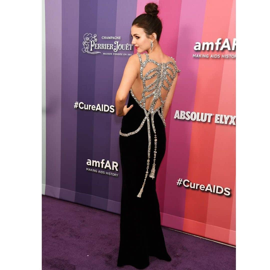 ヴィクトリア・ジャスティスさんのインスタグラム写真 - (ヴィクトリア・ジャスティスInstagram)「An amazing night celebrating an amazing cause that is going to change the world. Thank you @amfar for having me once again & for all that you do. Thanks to you a cure for AIDS is around the corner🙏🏼 Wearing @marchesafashion  Styled by @madisonguest  Hair by @hairbygilbert  Make up by meee 🤗」10月12日 12時17分 - victoriajustice