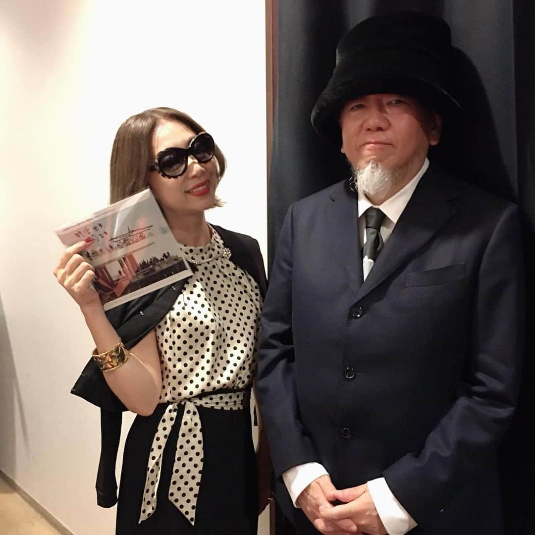 野宮真貴さんのインスタグラム写真 - (野宮真貴Instagram)「昨日は小西くんのpizzicato oneのライブへ。 とても味わい深いライブでした。作者自らが歌う歌は格別。刺激をもらいました。わたしも頑張ろ♪ #pizzicatoone #小西康陽 #貴重なライブ #見逃した方は10月15日ビルボード大阪があるよ #野宮真貴ピチカートファイヴを歌う #11月26日 #ビルボードライブ大阪 #11月27日 #名古屋ブルーノート #12月4日 #12月5日 #ビルボードライブ東京 #野宮真貴 #missmakinomiya」10月12日 12時55分 - missmakinomiya