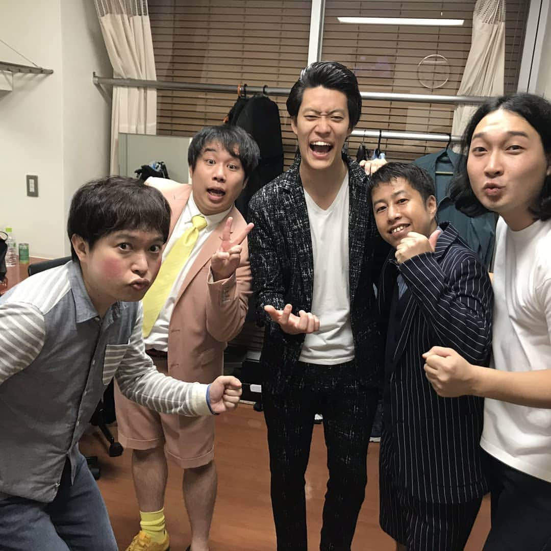 井口浩之さんのインスタグラム写真 - (井口浩之Instagram)「タイタンライブ、タイタンシネマライブ、ありがとうございました！！ #タイタンライブ #タイタンシネマライブ #ウエストランド #脳みそ夫  #かが屋 #霜降り明星 #磯山さやか さん #前半の4枚は #加賀さ撮影 #凄い」10月12日 13時06分 - westiguchi