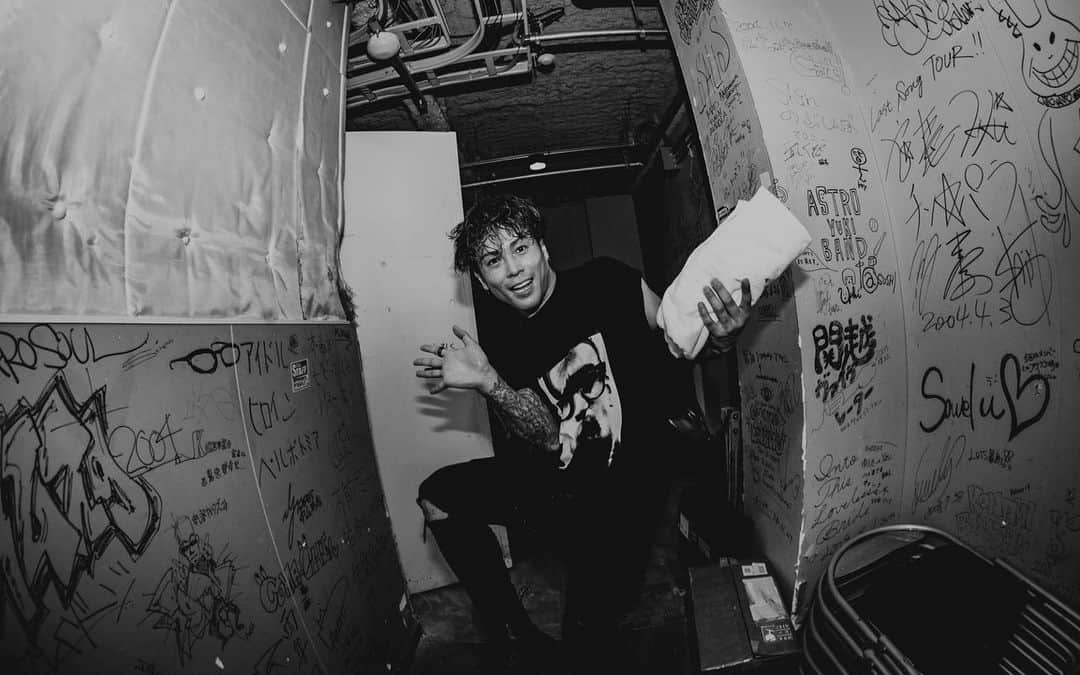 Sugiさんのインスタグラム写真 - (SugiInstagram)「“THE SIDE EFFECTS ONE MAN TOUR 2019” DAY 5 新潟LOTS Photos by @yamada_mphoto  #coldrain  #thesideeffects」10月12日 12時58分 - sugi_coldrain