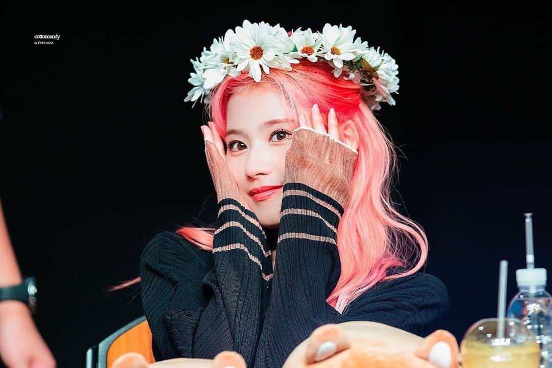 サナさんのインスタグラム写真 - (サナInstagram)「— : 🐿 ♩ #sana #sanaminatozaki #minatozakisana #사나 #jyp #feelspecial #nosananolife #kpop 191005 ♪ Fansign [ © cotton candy ]」10月12日 13時11分 - twicesana