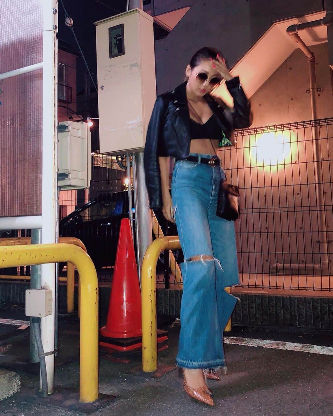 のインスタグラム：「💙👖💙👖💙👖💙👖💙 . 【coordinate...👠】 . leatherJK / @sly_official tops / @gydajp denim / @spiralgirl_official （まにゃプロデュースデニム👖✴︎゜） belt / @duras_official mule / @yelloshoes_official bag / @balenciaga . . . #manyacode . #fashion #instafashion #ootd #outfit #codenate #denim #autumnfashion #autumn #spiraldenim」