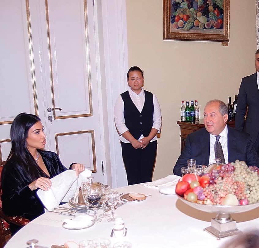 キム・カーダシアンさんのインスタグラム写真 - (キム・カーダシアンInstagram)「Dinner with President Sarkissian and his family was powerful. So many exciting things happening in Armenia 🇦🇲」10月12日 13時20分 - kimkardashian