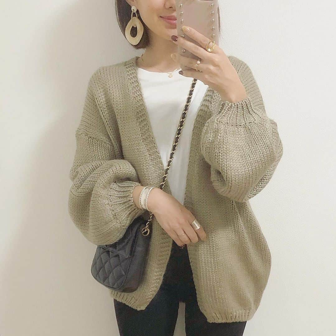 ryokoさんのインスタグラム写真 - (ryokoInstagram)「* このカーデやっぱり可愛い❤︎ サイズMです☺︎ knit @titivatejp →#ローゲージニットカーディガン 20％offクーポン対象品なのでぜひチェックしてみてね✔︎ (クーポン期間：10/18(金) 10:59まで) * * * #titivate #titivatestyle #ティティベイト #fashion #instafashion #code #simple #mamagirl #locari #denim #デニムコーデ #デニム #秋コーデ #カジュアルコーデ #シンプルコーデ #ニット #ニットカーディガン」10月12日 13時21分 - ry.0123