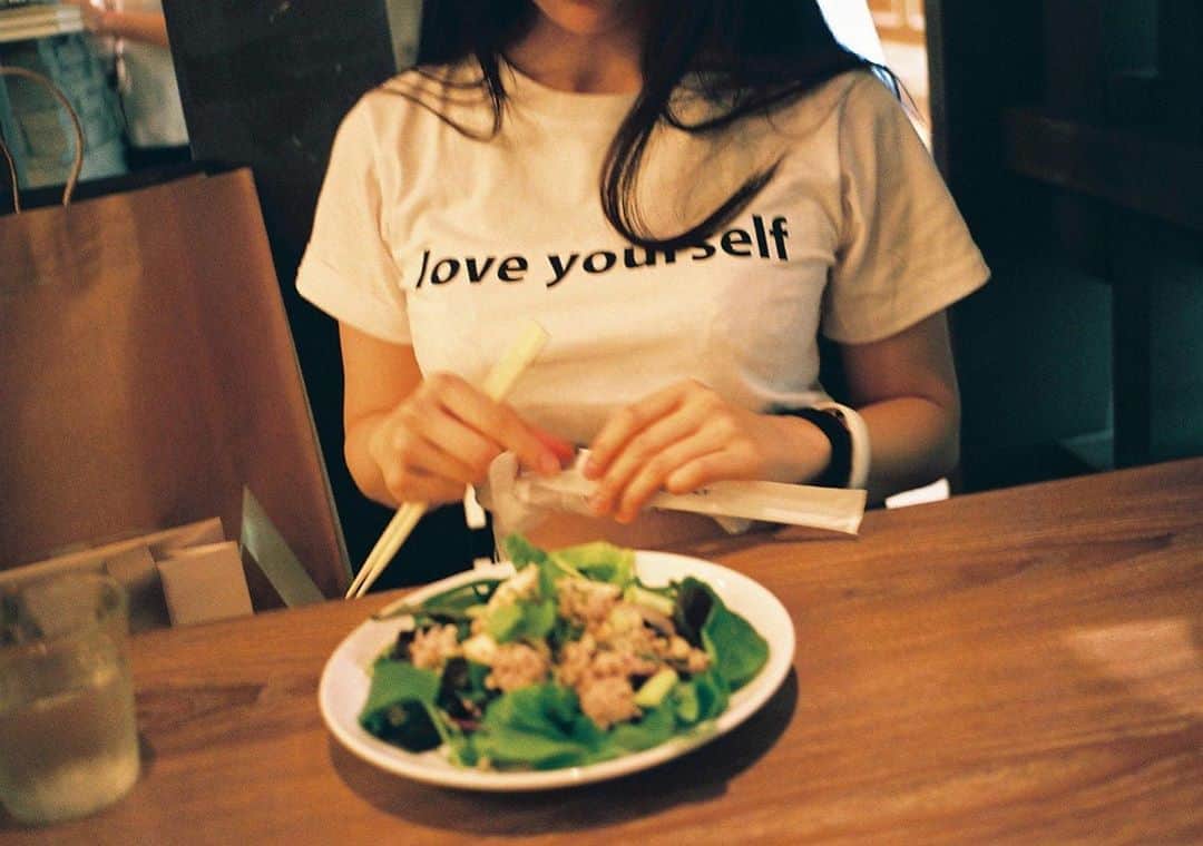 菜乃花さんのインスタグラム写真 - (菜乃花Instagram)「おっぱいとサラダ。  体づくりにストイックな噂のお姉さん。」10月12日 13時26分 - nanoka0707