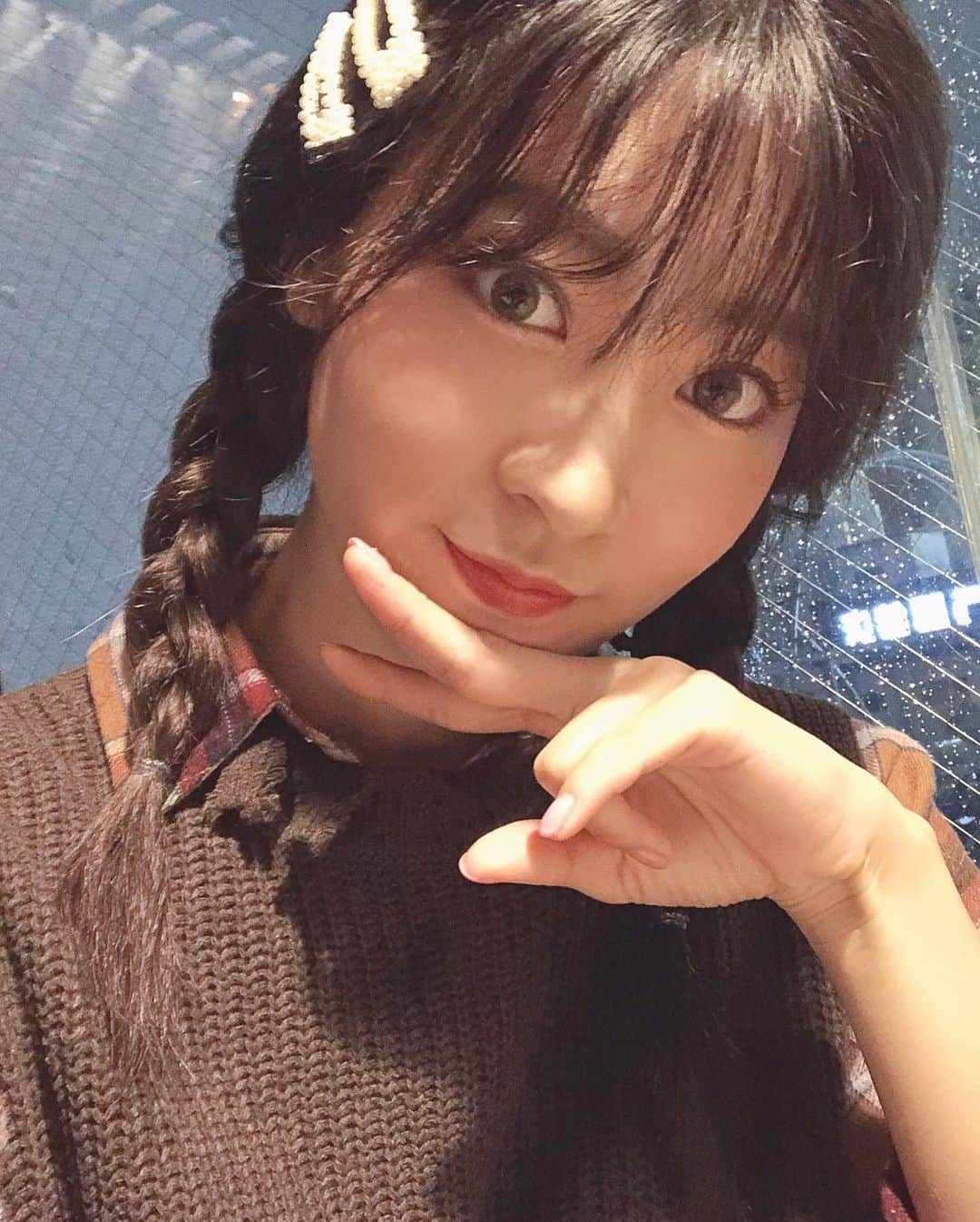 伊藤愛梨さんのインスタグラム写真 - (伊藤愛梨Instagram)「関東も風が強くなってきたね🌪 気をつけて💦 昨日は #薩摩牛旬 で焼肉食べたよ🐄 とっても内装も綺麗でお肉も良いものばかりで美味しかったです💕 . . . . . ・ ・ ・ ・ ・ ・ ・ #ガーリー #可愛い#大人可愛い#コーデ#コーディネート#コスメ#メイク#オフショル#ヘアスタイル  #ピンク#スタイル#デニム#大人カジュアル#韓国  #韓国ファッション#インスタ映え#liliybrown #あいりんまる  #pink#koreanfashion  @7things.official #7things」10月12日 13時29分 - ilovely1007_