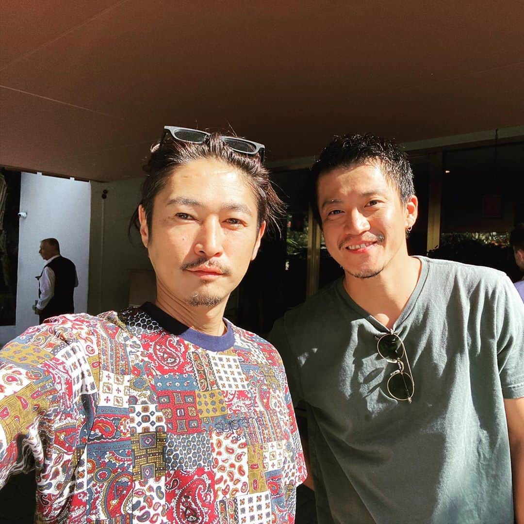窪塚洋介のインスタグラム：「With Shun Oguri. at sunset tower hotel.」