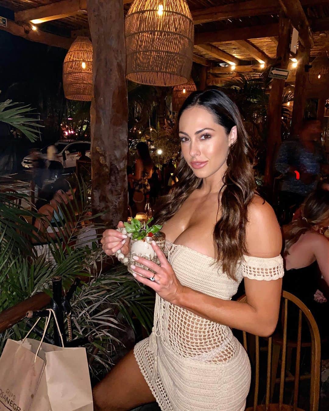 ホープ・ビールのインスタグラム：「1,2,3 tequila at my fave @rosanegramxtulum」
