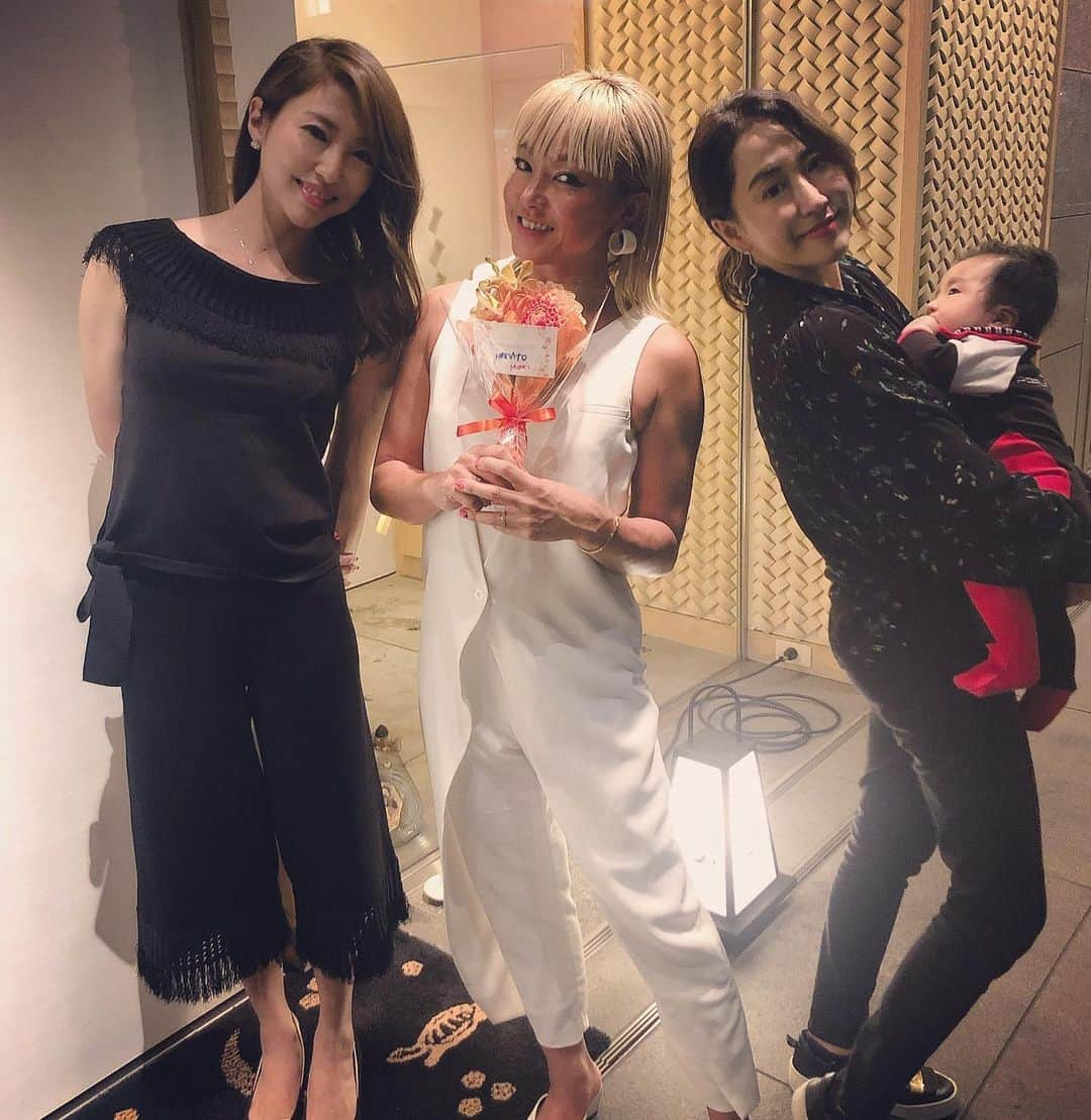 Nazukiさんのインスタグラム写真 - (NazukiInstagram)「My Birthday 夜の部✨✨ 2019.10.8✨ 私の行きたかったお店👍 心.技.体でお祝いしてくれました💕💕💕 同い年のキャリアウーマンの @kawabenao ✨✨ アートメイクの @palu610  二人とも最近すごくお世話になっていて、お祝いしてくれて、幸せでした❣️❣️❣️ フグ最高👌👌👌 そして、すっぽん生き血も初めて飲みました👍👍👍 めっちゃ美味しかった🤩🥺 ほんとありがとう😊😊😊 #mybirthday #birthday  #party #birthdayparty #心技体 #ママ友 #誕生日　#誕生日会」10月12日 14時44分 - nazuki_08