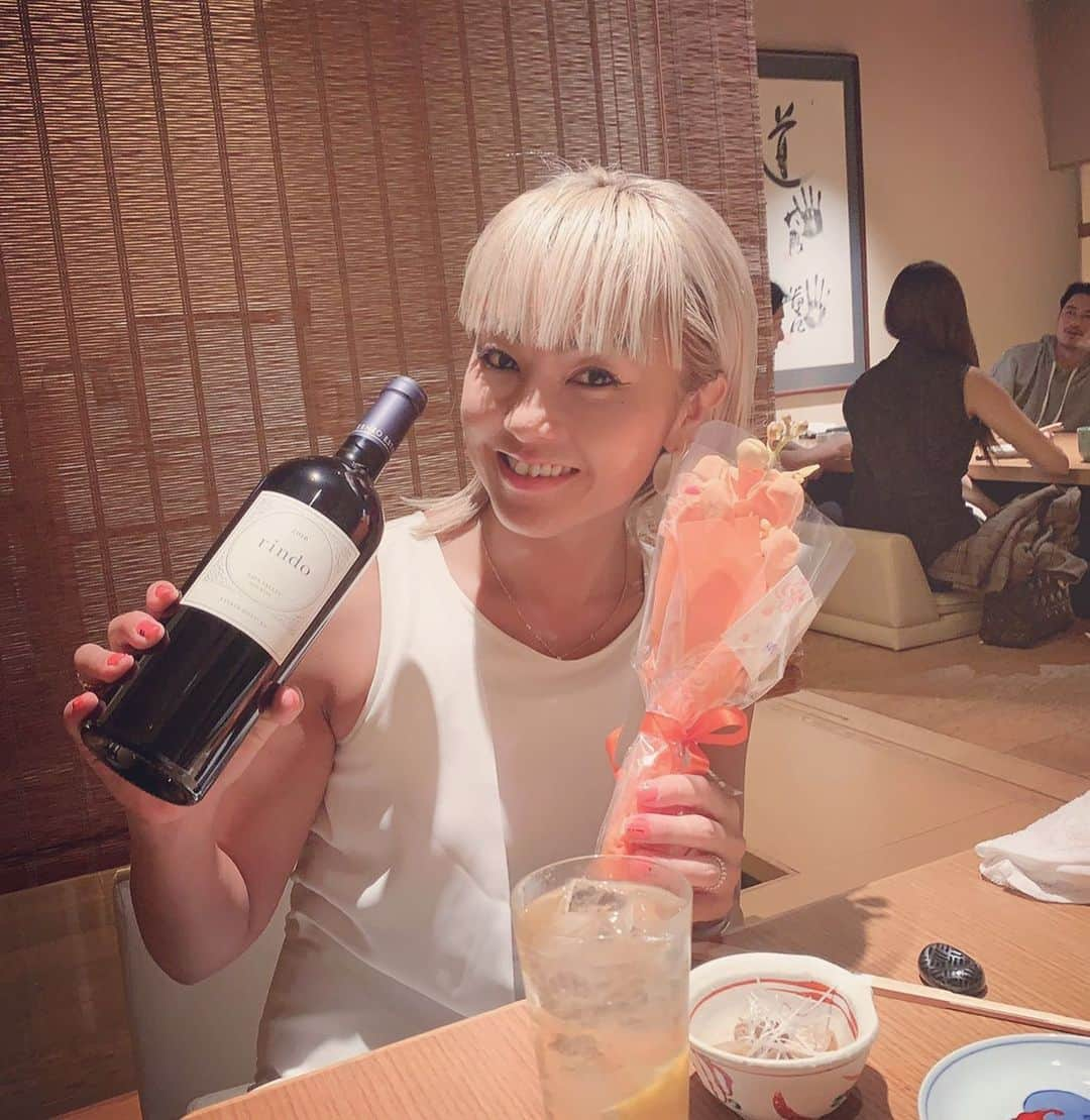 Nazukiさんのインスタグラム写真 - (NazukiInstagram)「My Birthday 夜の部✨✨ 2019.10.8✨ 私の行きたかったお店👍 心.技.体でお祝いしてくれました💕💕💕 同い年のキャリアウーマンの @kawabenao ✨✨ アートメイクの @palu610  二人とも最近すごくお世話になっていて、お祝いしてくれて、幸せでした❣️❣️❣️ フグ最高👌👌👌 そして、すっぽん生き血も初めて飲みました👍👍👍 めっちゃ美味しかった🤩🥺 ほんとありがとう😊😊😊 #mybirthday #birthday  #party #birthdayparty #心技体 #ママ友 #誕生日　#誕生日会」10月12日 14時44分 - nazuki_08