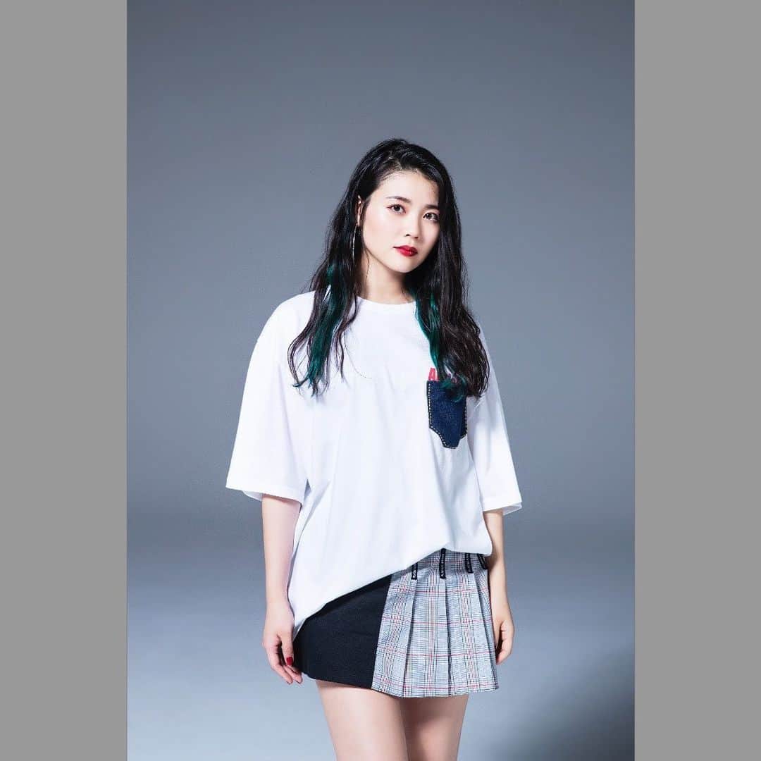 のインスタグラム：「ERG YUISA アー写公開されました:-)) . 1st single『Soldier of Love』よろしくお願いします🤲🥺 . . #ユニハーサルミューシック #erg #yuisa #アー写 #公開 #dance #vocal #group #dancevocalgroup」