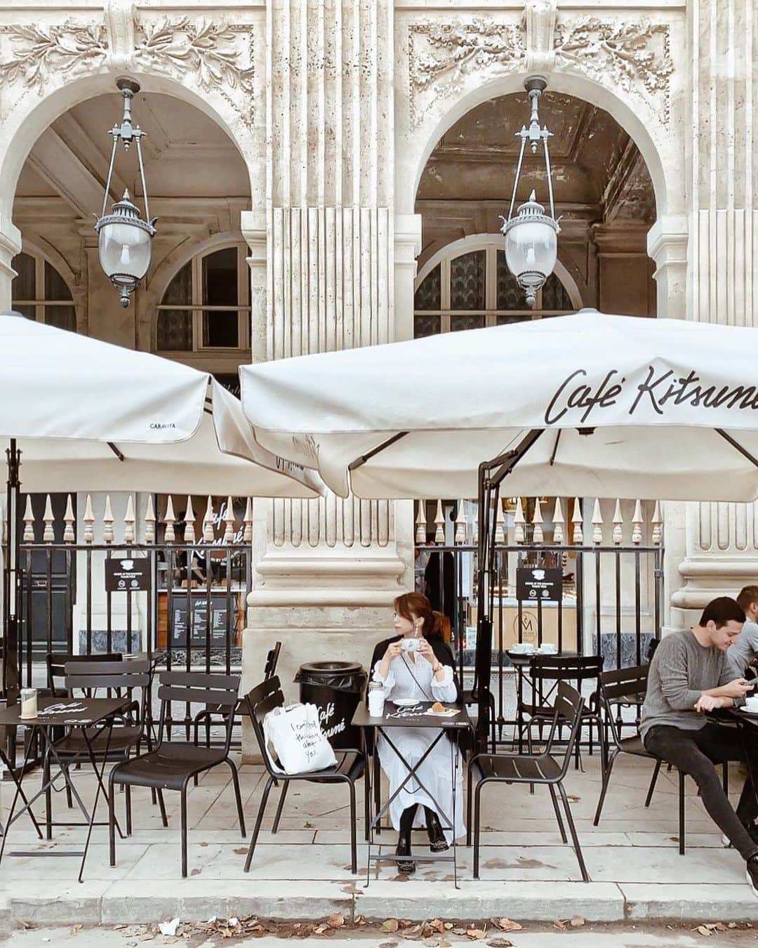 Yukicoさんのインスタグラム写真 - (YukicoInstagram)「𓂃𓅛ʾʾ Ｃａｆｅ Ｋｉｔｓｕｎｅ  秋の風景を一望できるのが この特等席🍂 ‥‥‥‥‥‥‥‥‥‥‥‥‥‥‥‥‥‥‥‥‥‥‥‥‥‥‥‥‥‥‥‥‥‥ #architecture#architecturephotography#postcardsfromtheworld#postcardplaces#paris#parisienne#paris_bigcity#paris_tourisme#paris_vacations#paris_focus_on#parisianlifestyle#pariscitylove#parisbyday#parisvibes#parisiloveyou#cups_are_love#coffeeporn#vscocoffee#pariscoffee#pariscafe#parisfilmes#palaisroyal#cafekitsuneparis#yukicoinparis#パリ旅行#パレロワイヤル#カフェキツネパリ#VELTRA_旅とありがとう  #veltra」10月12日 15時22分 - yukicolifecom
