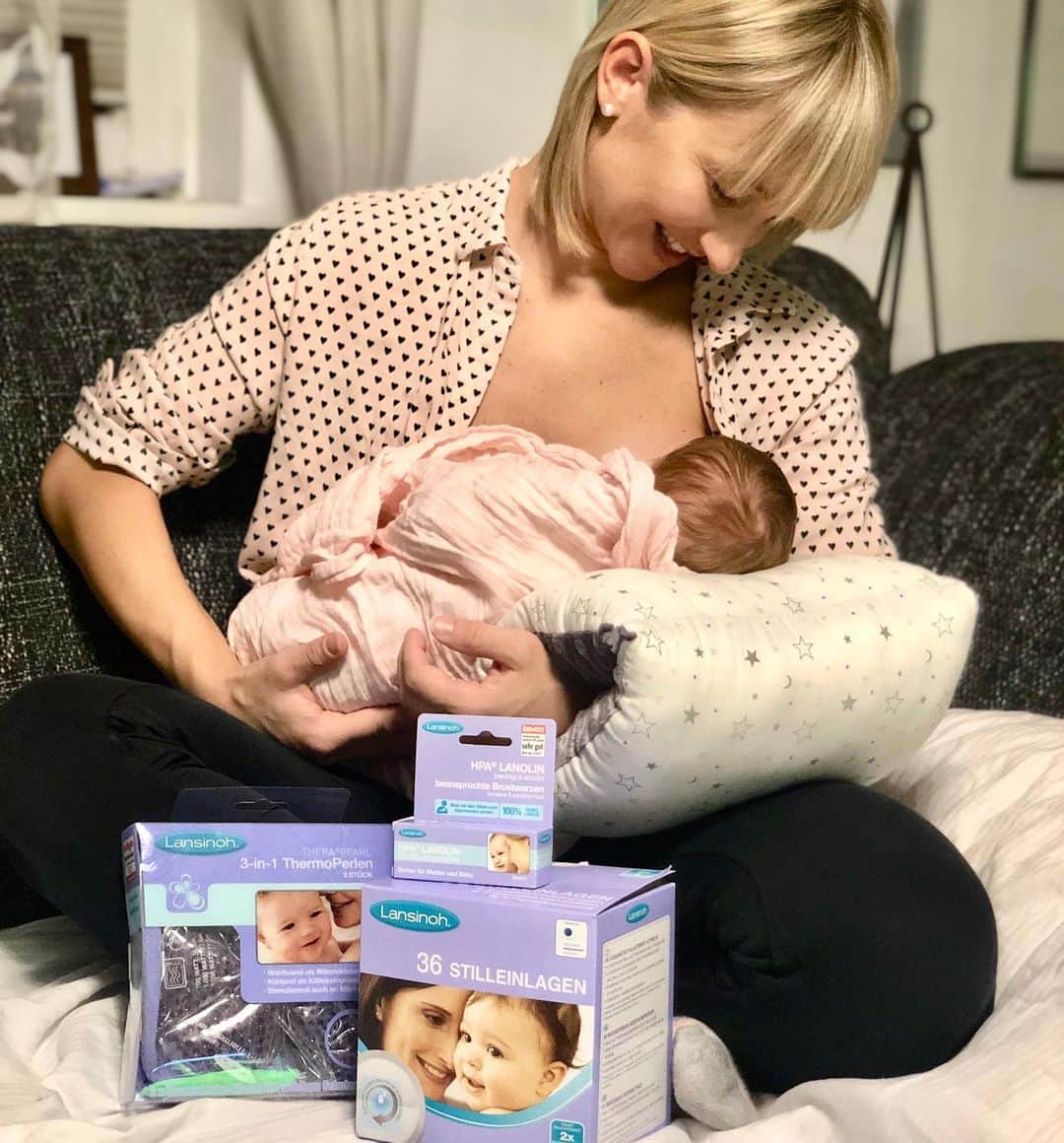 アリオナ・サフチェンコさんのインスタグラム写真 - (アリオナ・サフチェンコInstagram)「_Werbung _  Stillen “Das schönste Gefühl auf der ganzen Welt“ ♥️ Die Perfekte Produkte die mich dabei 🤱 unterstützen @lansinohdeutschland  #stillen #baby #happymother #breastfeeding」10月12日 15時52分 - aljonasavchenko