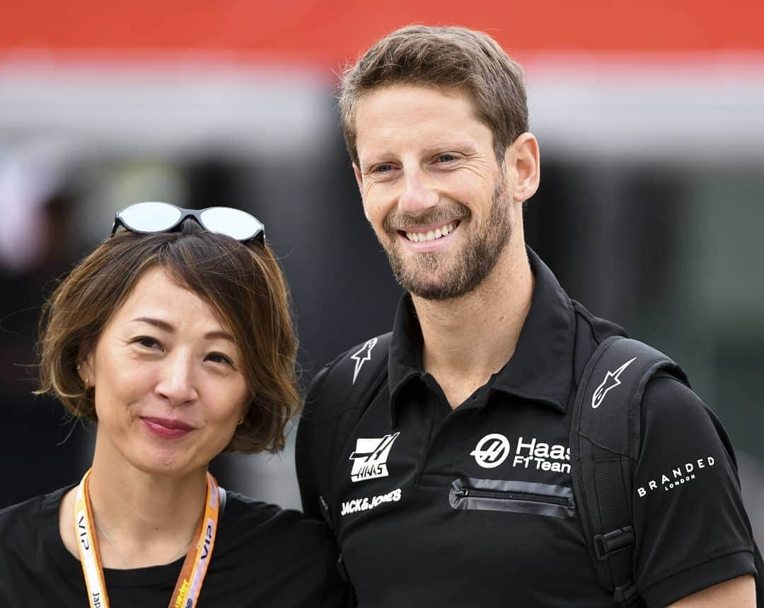 ロマン・グロージャンさんのインスタグラム写真 - (ロマン・グロージャンInstagram)「Friday in Suzuka. Back in action tomorrow 💯😁 #r8g #japanesegp 📷 @motorsport.images @haasf1team」10月12日 16時24分 - grosjeanromain