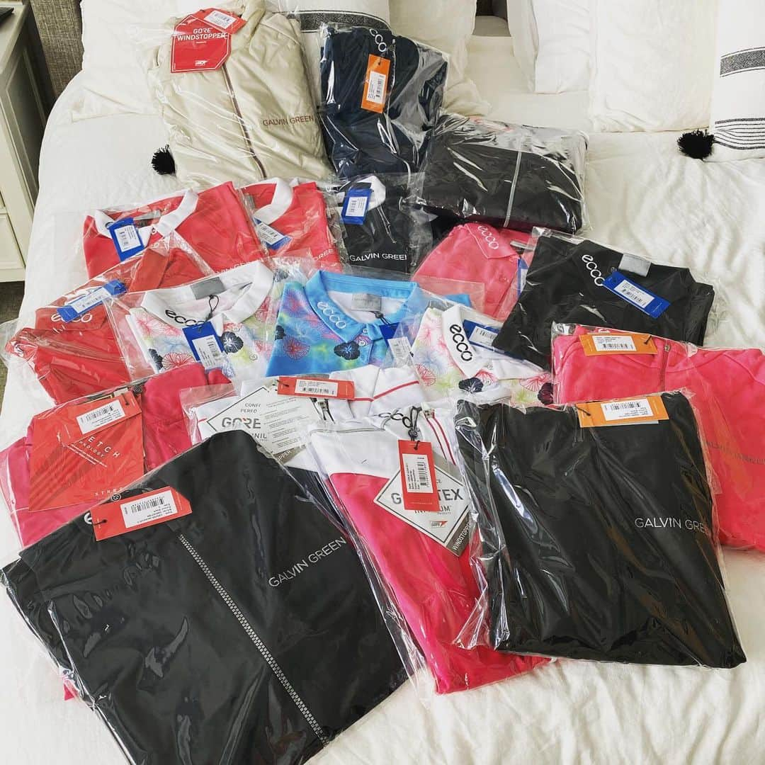 キャロライン・マッソンさんのインスタグラム写真 - (キャロライン・マッソンInstagram)「Some fresh gear for Asia has arrived. Thank you @galvingreen #wenevercompromise #ad」10月12日 16時43分 - caro_masson_