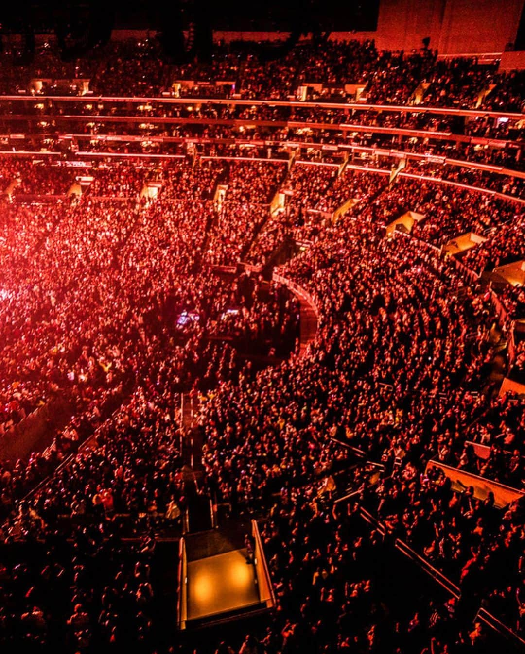 クリス・ブラウンさんのインスタグラム写真 - (クリス・ブラウンInstagram)「STAPLES CENTER ❤️🙏🏽」10月12日 17時00分 - chrisbrownofficial