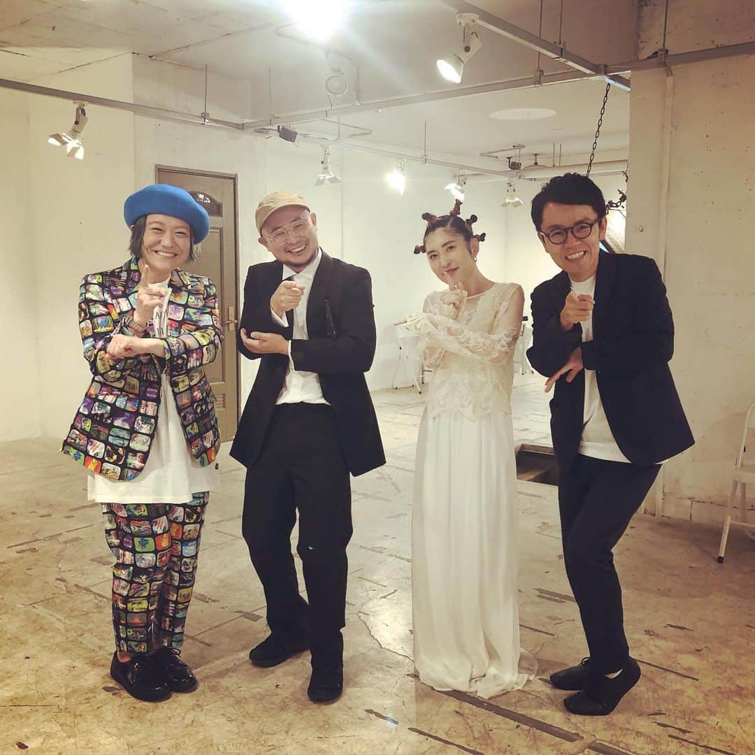 和田美枝のインスタグラム：「登川夫妻congratulations🤴🏻👸🏻💕 #登川夫妻 #可愛くステキな夫婦 #パーティーの空間もおシャカワだった #仕事で出会い今では飲み友達 #色んな出会いに感謝 #パーティー前に新郎自らDJするスタイルは初めて #カーコさん2つのおめでとう🤰💕 #おめでトンッ」