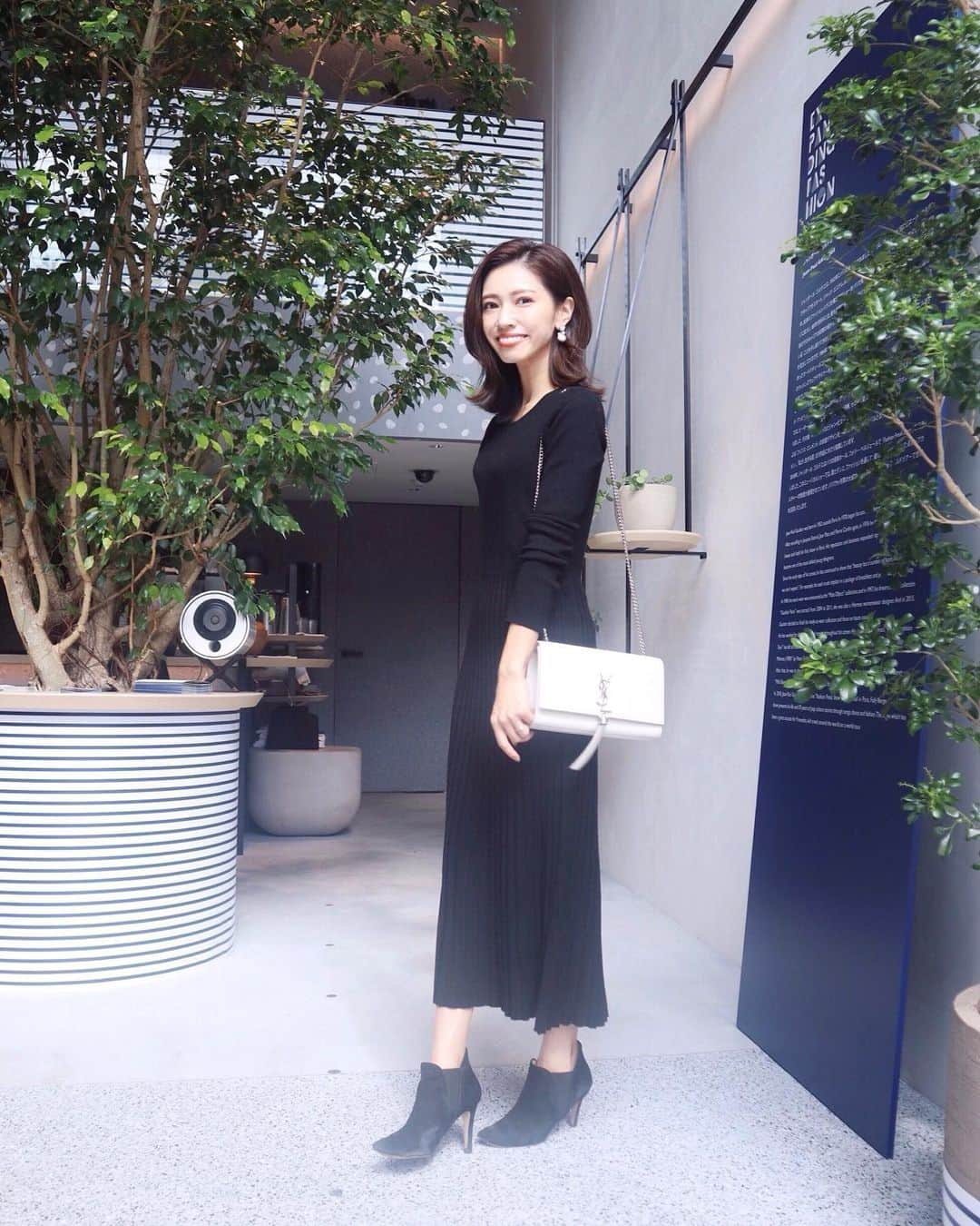 石黒美帆さんのインスタグラム写真 - (石黒美帆Instagram)「* * 先日のコーデ☺︎ dress @ru.mint_shop.ce #rumint bag#saintlaurent boots#fabiorusconi * シンプルな長袖ロング丈のワンピース。 毎日着たいくらいらくで着やすいです☺️❤️ ⇩ LINE 友達登録で500円引きクーポンプレゼント中♡ LINE ID  @045bqvua (@も含む) ぜひ、登録してね✨ * * 台風思った以上にすごいですね💦 被害が広がりませんように😣 * * #fashion#fashionstyle#fashiongram#instafashion#outfit#ootd#KASHIYAMAdaikanyama#ファッション#ニットワンピ#黒ワンピ#シンプルコーデ#サンローラン#秋服#秋コーデ#代官山」10月12日 18時06分 - miho_ishiguro