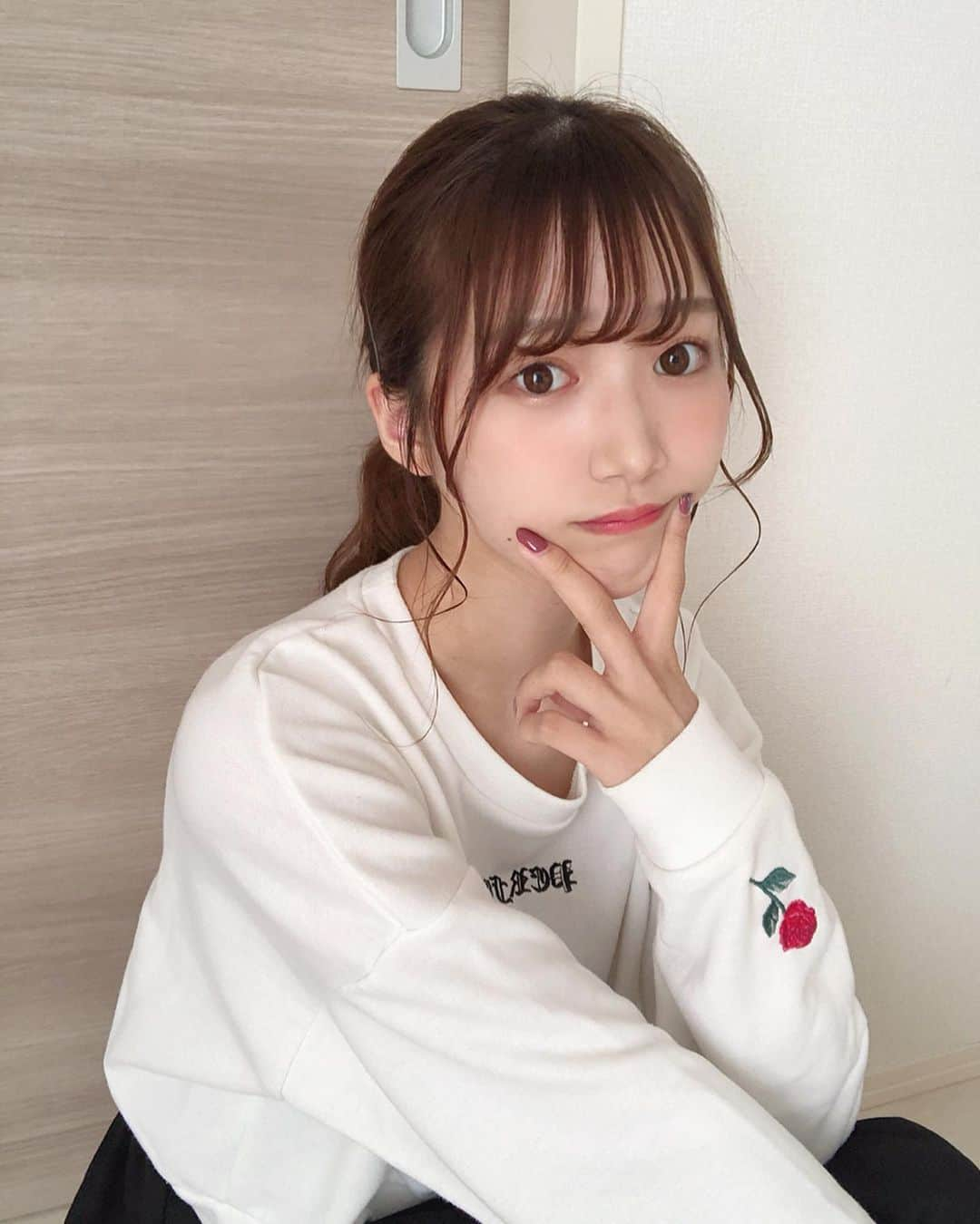 阪上彩香さんのインスタグラム写真 - (阪上彩香Instagram)「みんなまだまだ風強いから気をつけてね💭最近ほんまに寒い🥺 ･ ･ ･ #wego #プチプチコーデ #gu #guコーデ #155cmコーデ #低身長コーデ #ヘアアレンジ #簡単ヘアアレンジ #セルフヘアアレンジ #巻き髪 #ポニーテール #おくれ毛 #映え #instgood #instlike #instagram #instfashion #followme」10月12日 18時11分 - ayaka_skgm