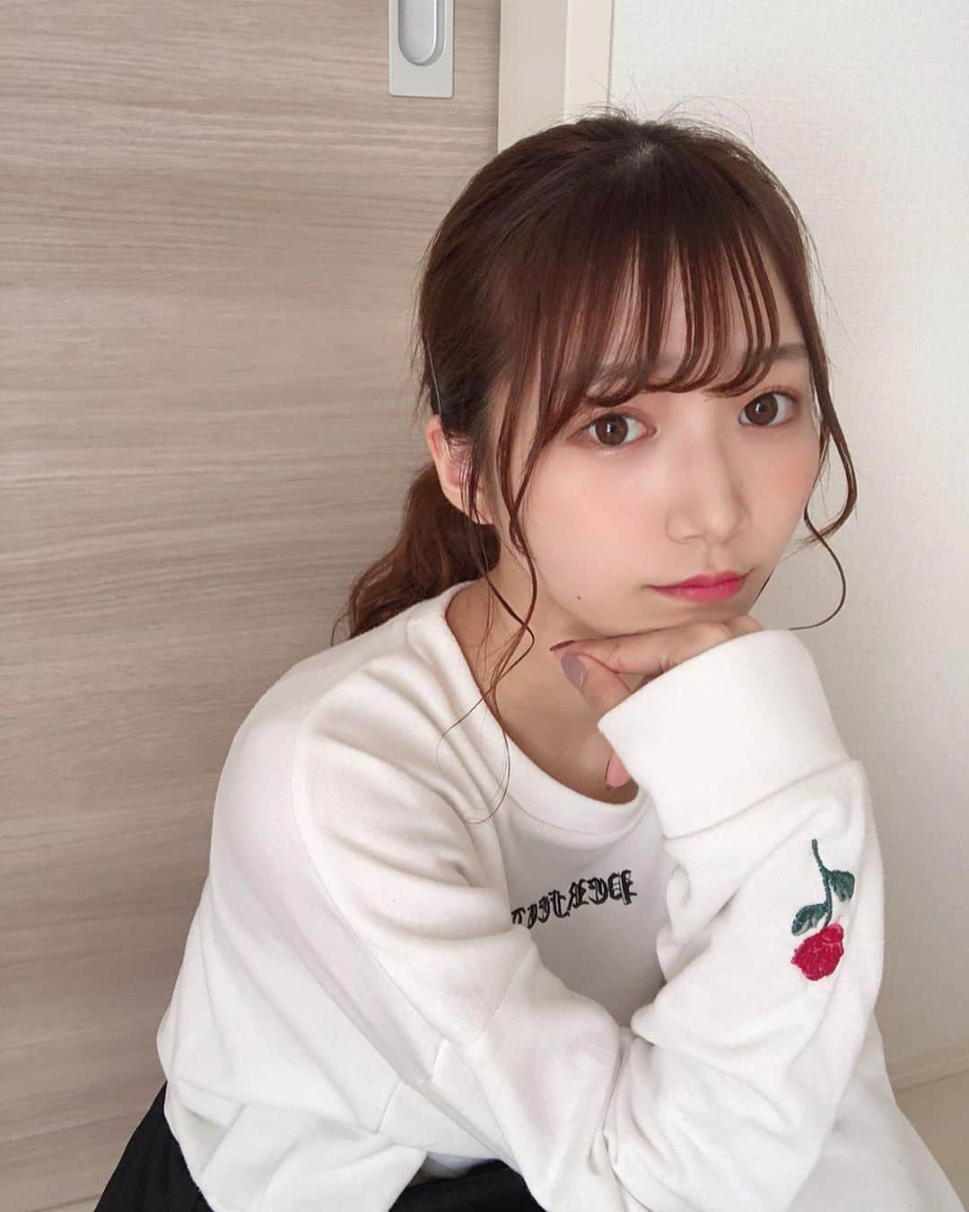 阪上彩香さんのインスタグラム写真 - (阪上彩香Instagram)「みんなまだまだ風強いから気をつけてね💭最近ほんまに寒い🥺 ･ ･ ･ #wego #プチプチコーデ #gu #guコーデ #155cmコーデ #低身長コーデ #ヘアアレンジ #簡単ヘアアレンジ #セルフヘアアレンジ #巻き髪 #ポニーテール #おくれ毛 #映え #instgood #instlike #instagram #instfashion #followme」10月12日 18時11分 - ayaka_skgm